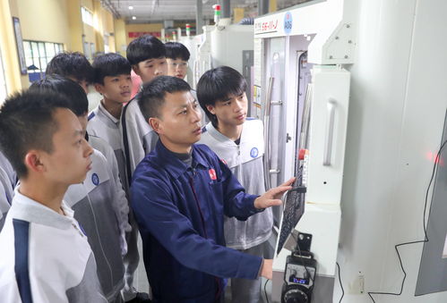 四川華鎣 課堂設(shè)到車間，訂單式職業(yè)教育精準(zhǔn)賦能計(jì)算機(jī)人才就業(yè)